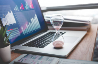 Combien de temps faut-il pour se positionner dans les SERPs ?